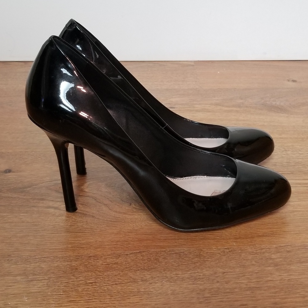 Vince Camuto black patent heels size 9